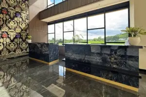 Receptionist